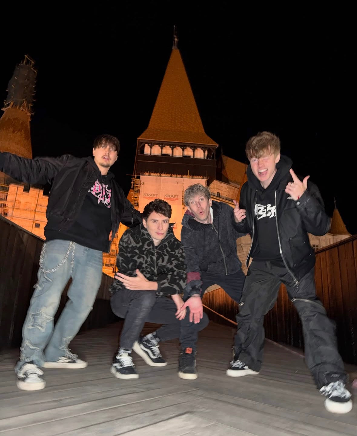 Sam și Colby au venit la Castelul Corvinilor pentru Hell Week 666, alături de Dan și Phil